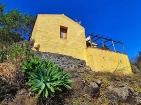 Charming Bungalow in Carreteria with Terrace and Parking